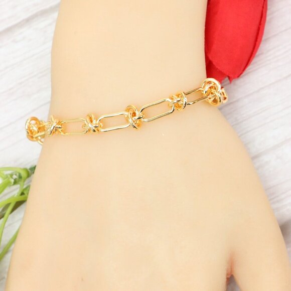 "Trendy Handmade Bracelet – A Thoughtful Gift for Girls & Women | UNVRC1632 - Picture 2 of 10